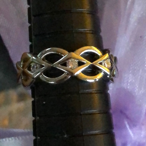 Silver Ring - Picture 4 of 4